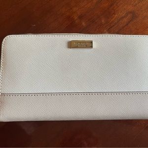 Kate Spade two tone Continental Wallet. Gold logo, 12 credit slots and much more